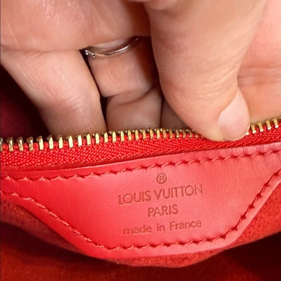 Louis Vuitton EPI Leather Petit Bucket PM Bag with Pouch - Picture 12 of 14